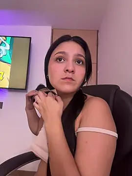 Snapshot of Camila_sanchez25 chatting on 04/05/26, 08:06 Camila sanchez25 online show from 04/05/26, 08:06