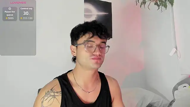 Snapshot of charlie_dicker chatting on 12/19/25, 11:45 charlie dicker online show from 12/19/25, 11:45