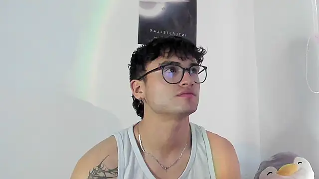 Snapshot of charlie_dicker chatting on 12/20/25, 10:28 charlie dicker online show from 12/20/25, 10:28