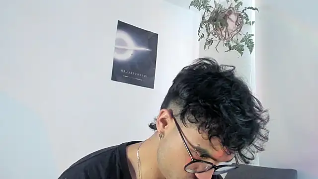 Snapshot of charlie_dicker chatting on 01/06/26, 04:21 charlie dicker online show from 01/06/26, 04:21