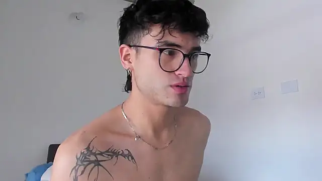 Snapshot of charlie_dicker chatting on 01/18/26, 05:17 charlie dicker online show from 01/18/26, 05:17