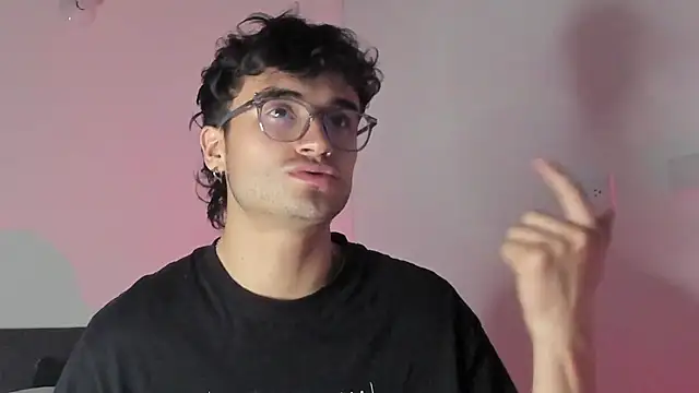 Snapshot of charlie_dicker chatting on 02/02/26, 01:26 charlie dicker online show from 02/02/26, 01:26