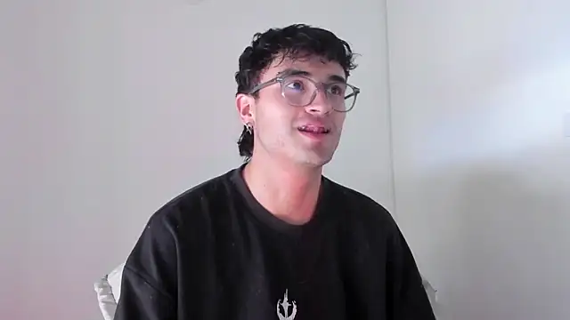 Snapshot of charlie_dicker chatting on 02/05/26, 03:49 charlie dicker online show from 02/05/26, 03:49