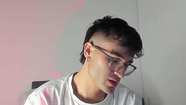 Snapshot of charlie_dicker chatting on 02/13/26, 11:34 charlie dicker online show from 02/13/26, 11:34