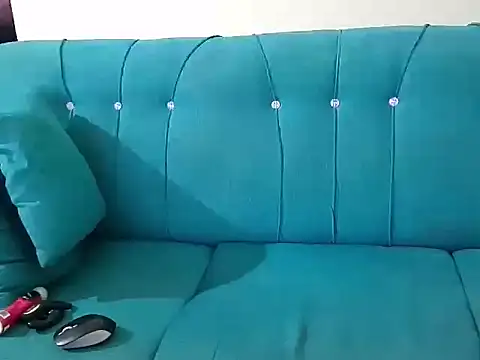 Snapshot of Johnsxy95 chatting on 12/17/25, 06:25 Johnsxy95 online show from 12/17/25, 06:25