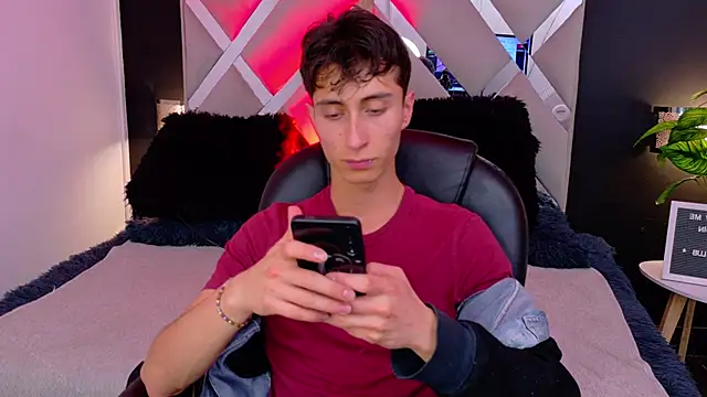 Ithan Skin online show from 12/17/25, 11:49