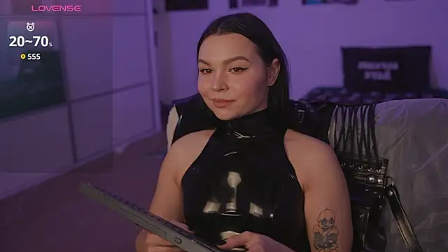 Snapshot of Dominatrix_Alice chatting on 03/04/26, 11:00 Dominatrix Alice online show from 03/04/26, 11:00