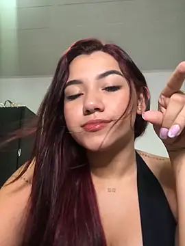 Snapshot of PaulaFenix chatting on 12/22/25, 08:28 PaulaFenix online show from 12/22/25, 08:28