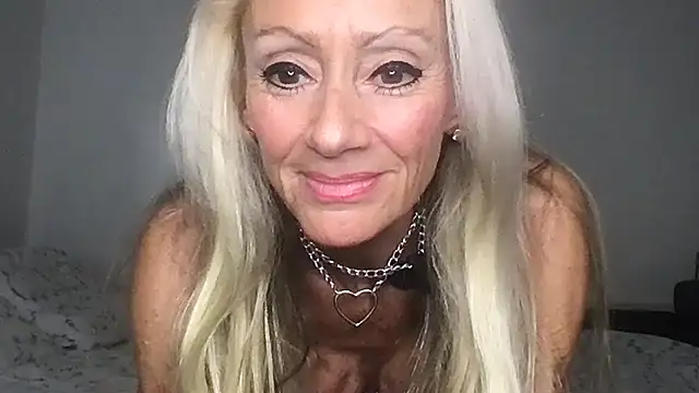 Snapshot of siennadiamond chatting on 05/18/26, 11:38 siennadiamond online show from 05/18/26, 11:38