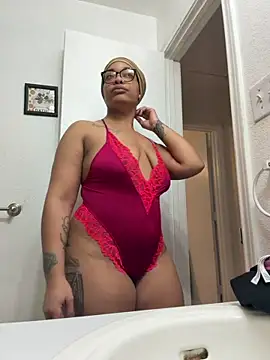 Snapshot of SweeTexasKyn chatting on 04/25/26, 04:26 SweeTexasKyn online show from 04/25/26, 04:26