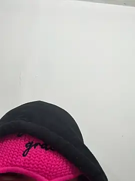 Snapshot of carolwet555 chatting on 12/16/25, 07:13 carolwet555 online show from 12/16/25, 07:13