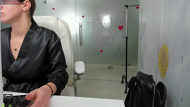 Snapshot of missdominna chatting on 01/19/26, 03:54 missdominna online show from 01/19/26, 03:54