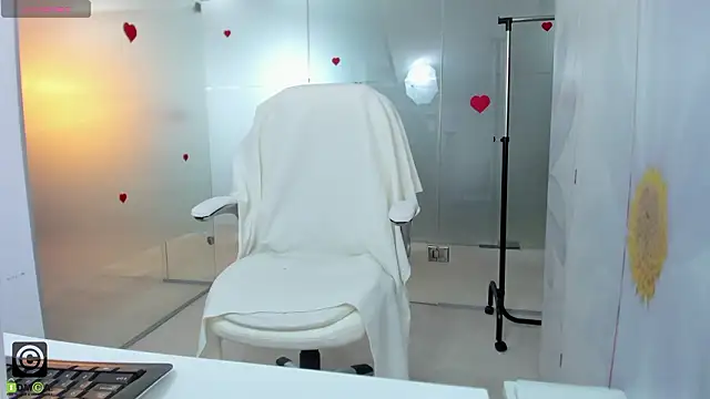 Snapshot of missdominna chatting on 02/02/26, 04:00 missdominna online show from 02/02/26, 04:00