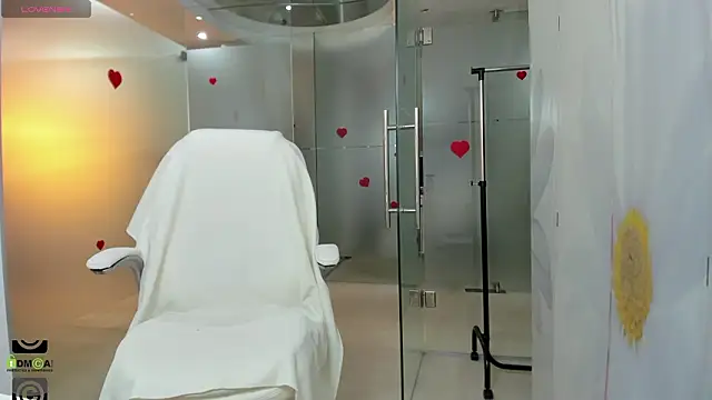 Snapshot of missdominna chatting on 02/09/26, 04:05 missdominna online show from 02/09/26, 04:05