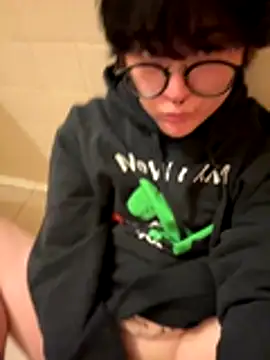 Snapshot of incubus76 chatting on 12/17/25, 05:52 incubus76 online show from 12/17/25, 05:52