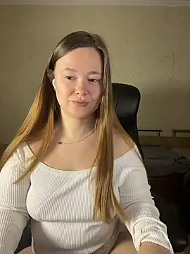 Snapshot of CaramelleSugarr chatting on 04/10/26, 08:02 CaramelleSugarr online show from 04/10/26, 08:02