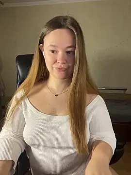 Snapshot of CaramelleSugarr chatting on 04/12/26, 02:33 CaramelleSugarr online show from 04/12/26, 02:33