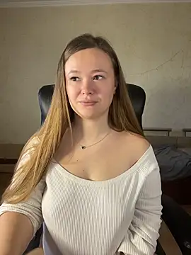 Snapshot of CaramelleSugarr chatting on 04/19/26, 11:53 CaramelleSugarr online show from 04/19/26, 11:53