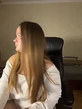 Snapshot of CaramelleSugarr chatting on 04/24/26, 07:16 CaramelleSugarr online show from 04/24/26, 07:16