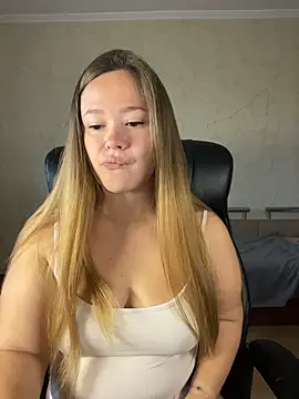 Snapshot of CaramelleSugarr chatting on 07/18/26, 05:17 CaramelleSugarr online show from 07/18/26, 05:17