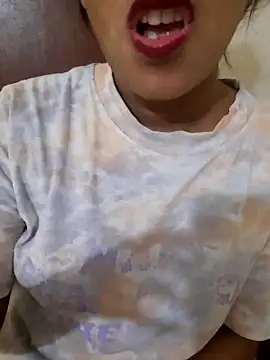 Snapshot of Geeta_rani79 chatting on 04/21/26, 04:45 Geeta rani79 online show from 04/21/26, 04:45