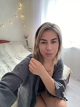 Snapshot of Roxi_Joy chatting on 03/19/26, 10:41 Roxi Joy online show from 03/19/26, 10:41