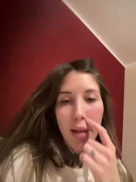 Snapshot of saphirafox chatting on 03/15/26, 06:25 saphirafox online show from 03/15/26, 06:25