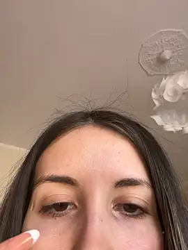 Snapshot of saphirafox chatting on 03/31/26, 01:00 saphirafox online show from 03/31/26, 01:00