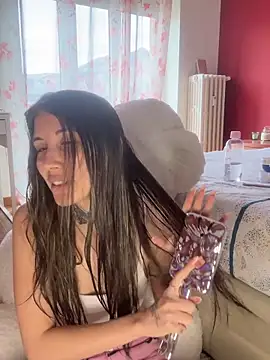 Snapshot of saphirafox chatting on 04/01/26, 01:41 saphirafox online show from 04/01/26, 01:41