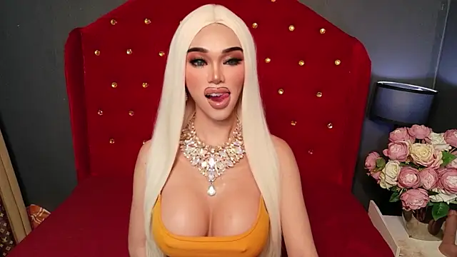 CelinaWintour online show from 12/22/25, 05:21