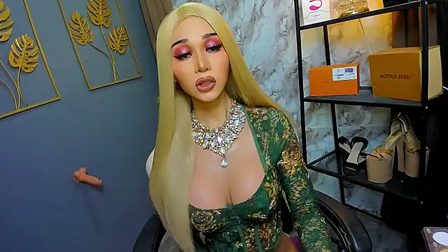 CelinaWintour online show from 03/21/26, 02:49