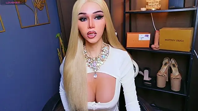 CelinaWintour online show from 03/27/26, 07:13