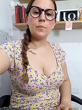 Snapshot of SofiEsteves chatting on 04/18/26, 02:32 SofiEsteves online show from 04/18/26, 02:32