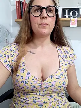 Snapshot of SofiEsteves chatting on 04/18/26, 07:29 SofiEsteves online show from 04/18/26, 07:29