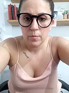 Snapshot of SofiEsteves chatting on 04/21/26, 02:12 SofiEsteves online show from 04/21/26, 02:12