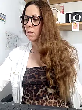 Snapshot of SofiEsteves chatting on 04/25/26, 02:25 SofiEsteves online show from 04/25/26, 02:25