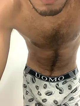 Snapshot of jeunesexy7 chatting on 12/16/25, 04:56 jeunesexy7 online show from 12/16/25, 04:56