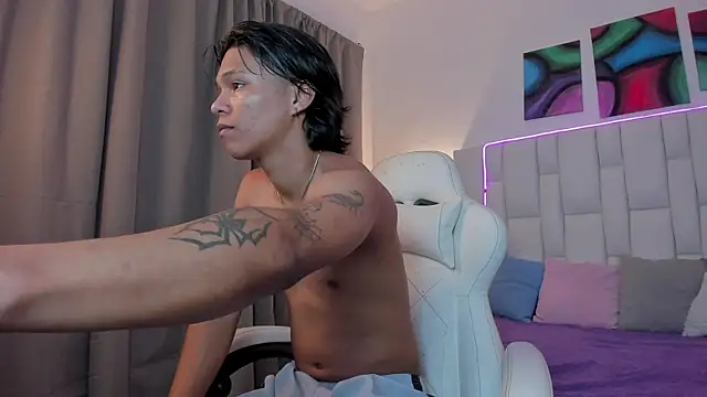 Snapshot of AndyKings_1 chatting on 04/06/26, 03:26 AndyKings 1 online show from 04/06/26, 03:26