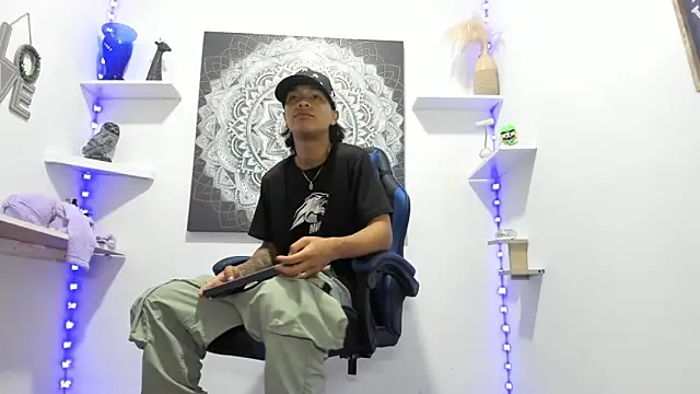 Snapshot of AndyKings_1 chatting on 04/09/26, 04:23 AndyKings 1 online show from 04/09/26, 04:23