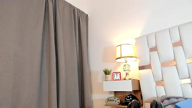 Snapshot of AndyKings_1 chatting on 04/11/26, 07:45 AndyKings 1 online show from 04/11/26, 07:45