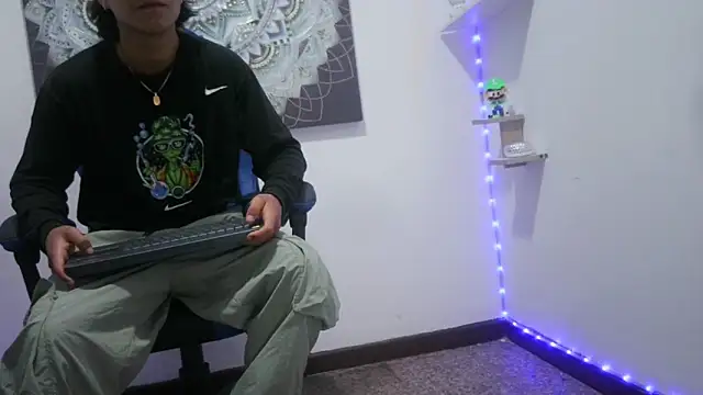 Snapshot of AndyKings_1 chatting on 04/13/26, 03:45 AndyKings 1 online show from 04/13/26, 03:45