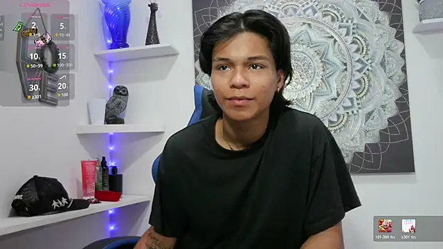 Snapshot of AndyKings_1 chatting on 04/14/26, 03:23 AndyKings 1 online show from 04/14/26, 03:23