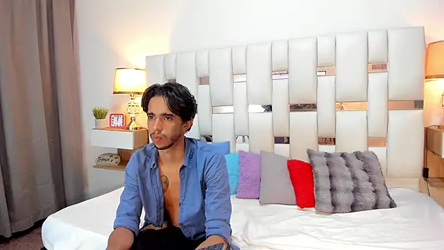 Snapshot of AndyKings_1 chatting on 04/16/26, 04:13 AndyKings 1 online show from 04/16/26, 04:13