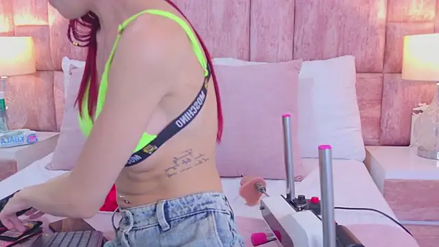 Snapshot of ScarlettFoox chatting on 03/13/26, 02:12 ScarlettFoox online show from 03/13/26, 02:12