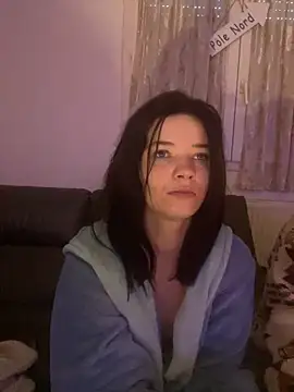 Snapshot of Mmebouhoups chatting on 12/22/25, 08:33 Mmebouhoups online show from 12/22/25, 08:33