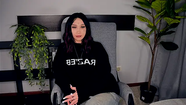 Snapshot of KendraBorland chatting on 12/18/25, 01:50 KendraBorland online show from 12/18/25, 01:50