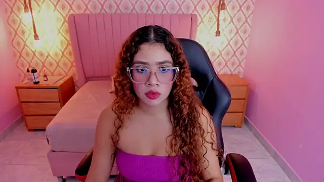 Snapshot of SIENNA_FOX4 chatting on 03/26/26, 12:44 SIENNA FOX4 online show from 03/26/26, 12:44