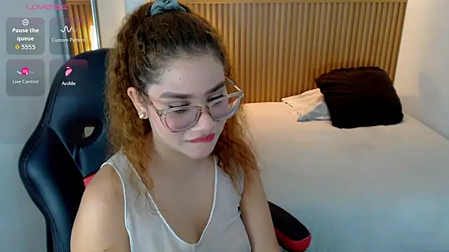 SIENNA FOX4 online show from 05/06/26, 01:05