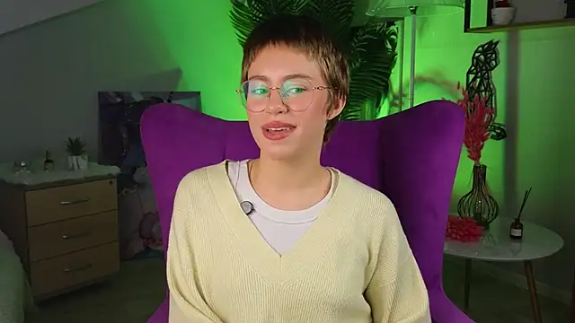 AidaGigantino online show from 12/17/25, 09:04