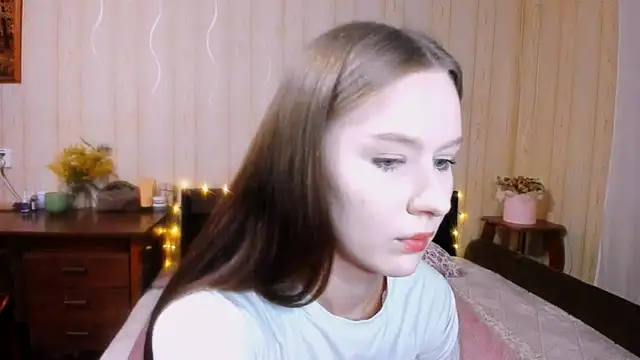 Snapshot of chloe_wifey chatting on 03/13/26, 12:06 chloe wifey online show from 03/13/26, 12:06